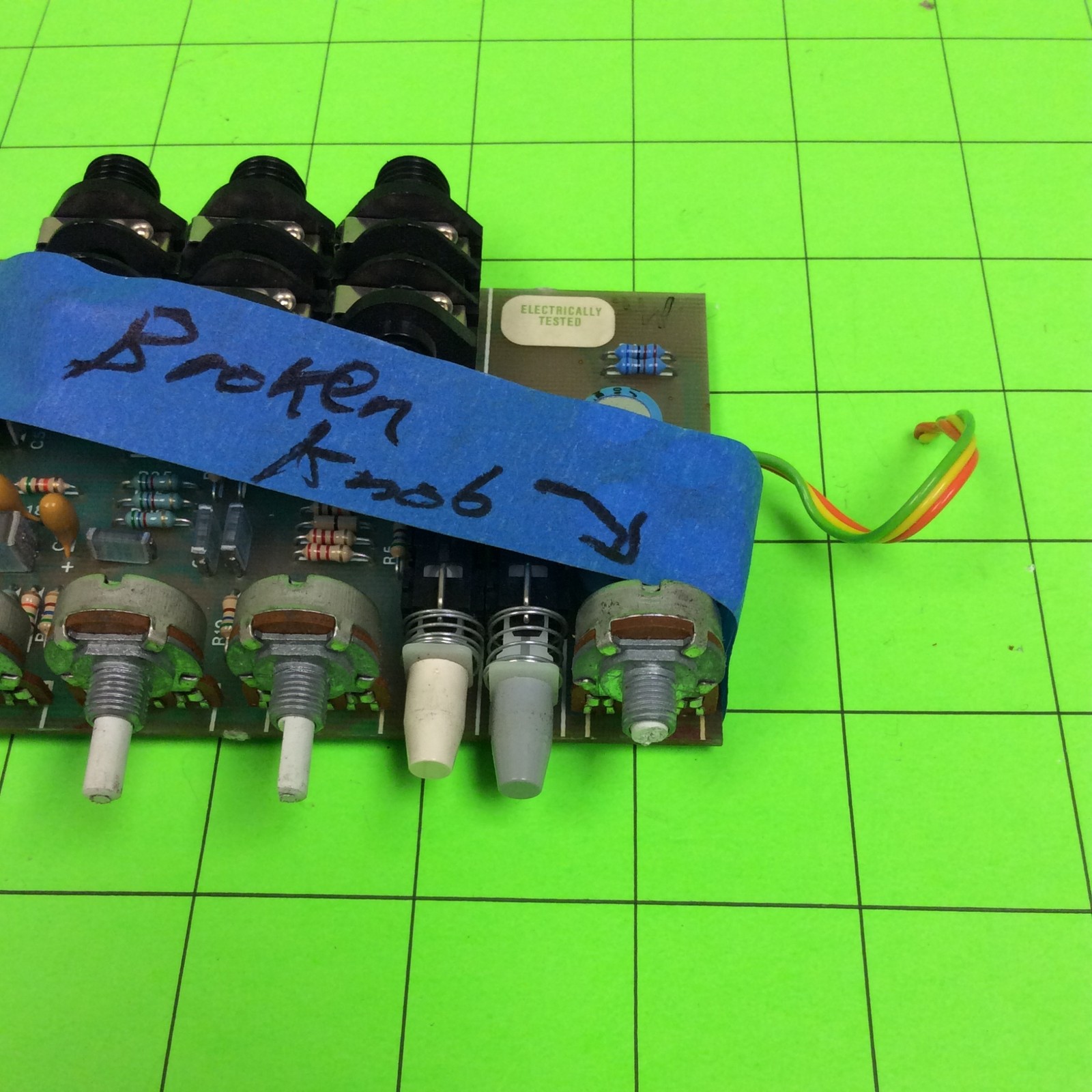 Hill MM1X Audio Mixer Input Board 1 (BROKEN Knob)