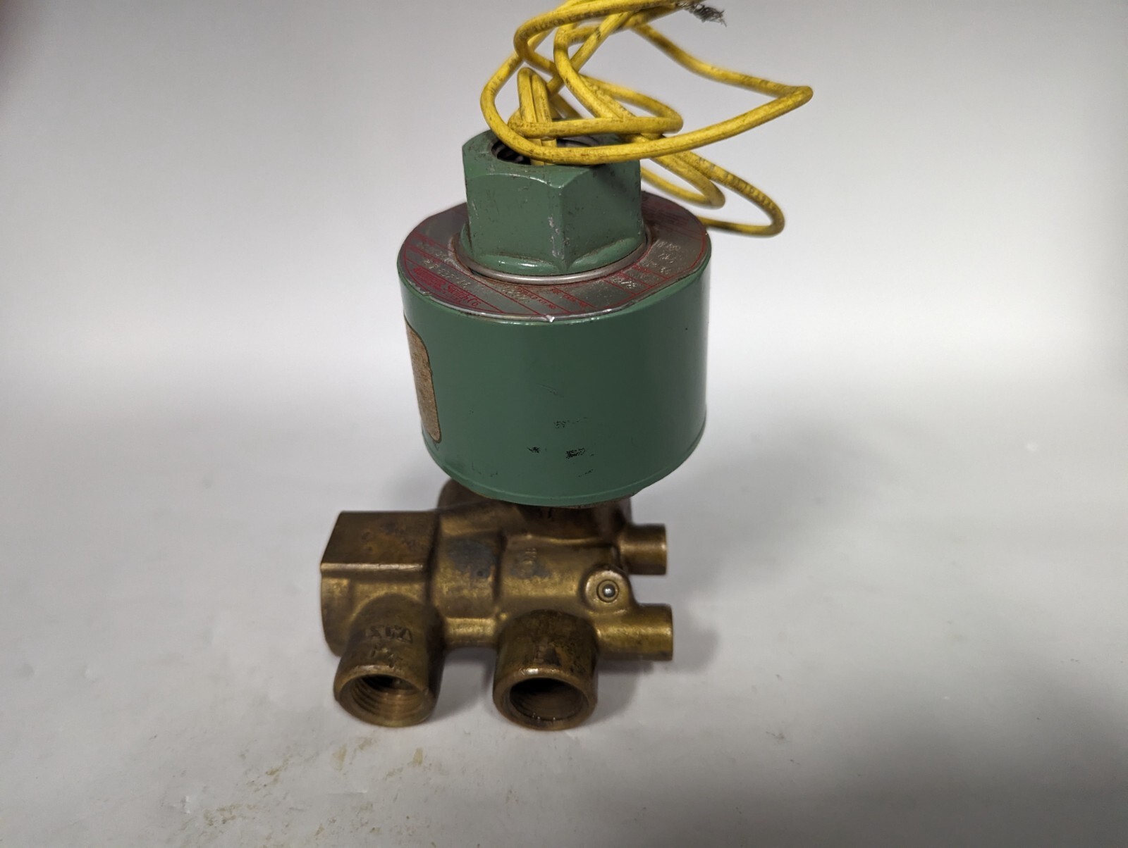 Used Asco Red-Hat 3/8″ npt Brass 3-Way Solenoid Valve, 120 VAC, N.C., HT8321A6