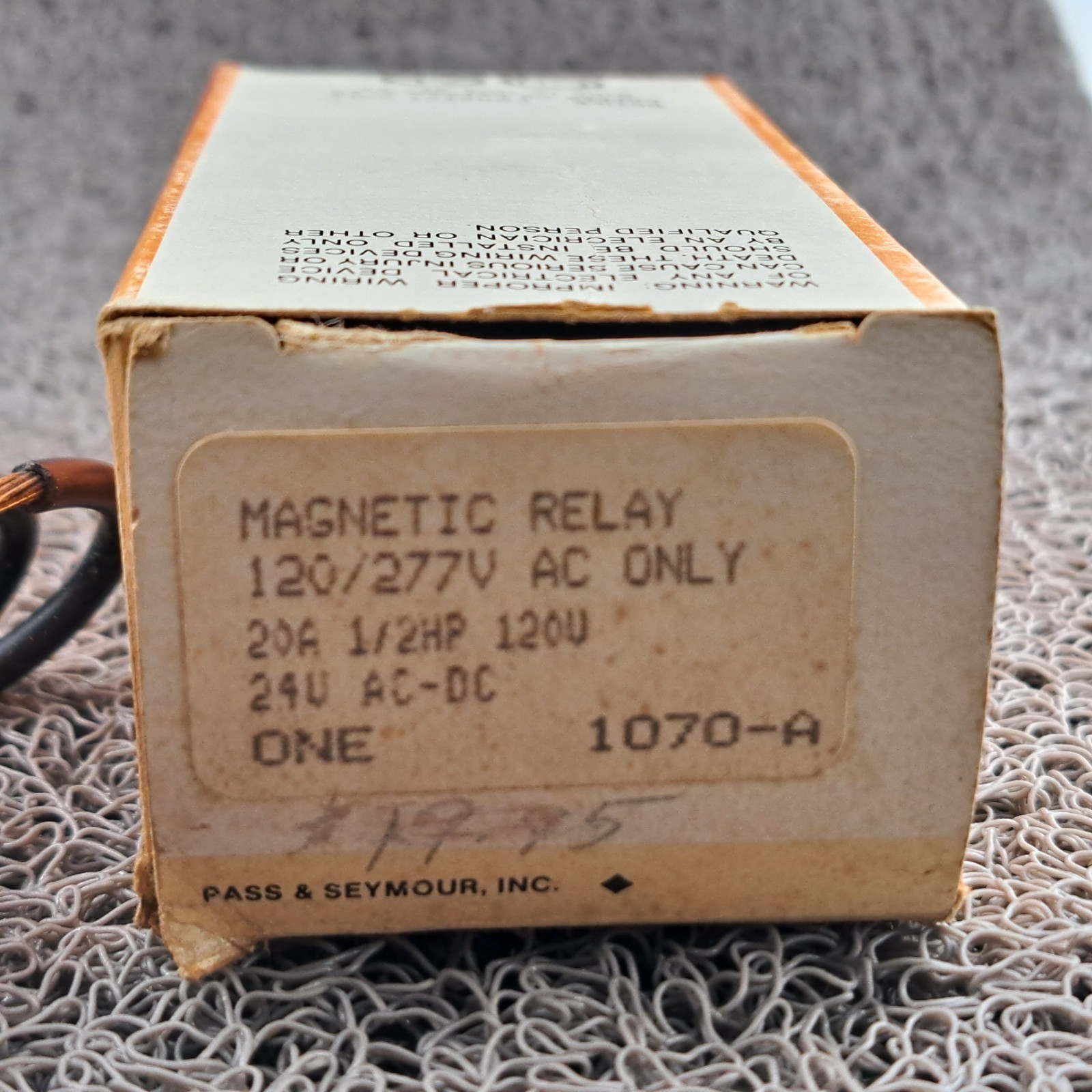 Pass & Seymour 1070-A Magntic Relay 120/277VAC 20A 1/2HP 120V 24U AC-DC