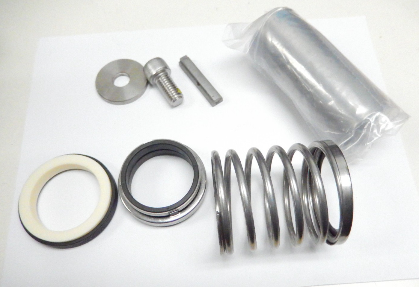 05017069H303 Pump Shaft Sleeve and 14032700 Seal 1-3/4″ OD x 1-3/8″ ID x 3-7/8″