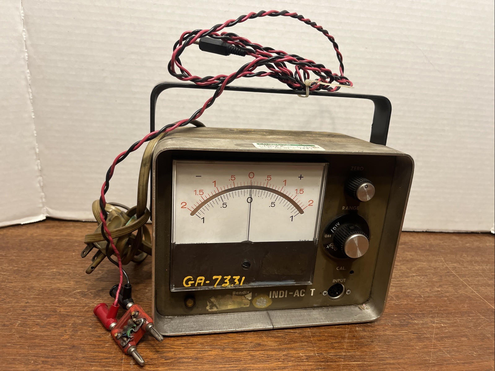 Vintage BENDIX BT-1M Gauge Meter INDI-AC T untested powers on