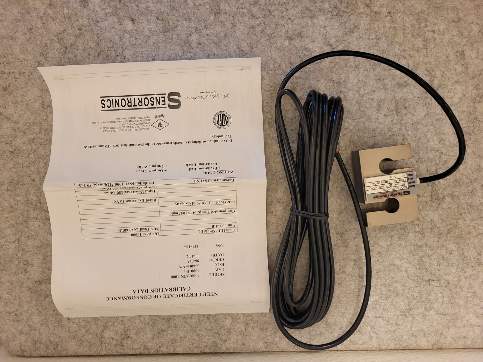 NEW OPEN BOX SENSORTRONICS 3K LBS 3.440 mV/V LOAD CELL 60001A3K-1000
