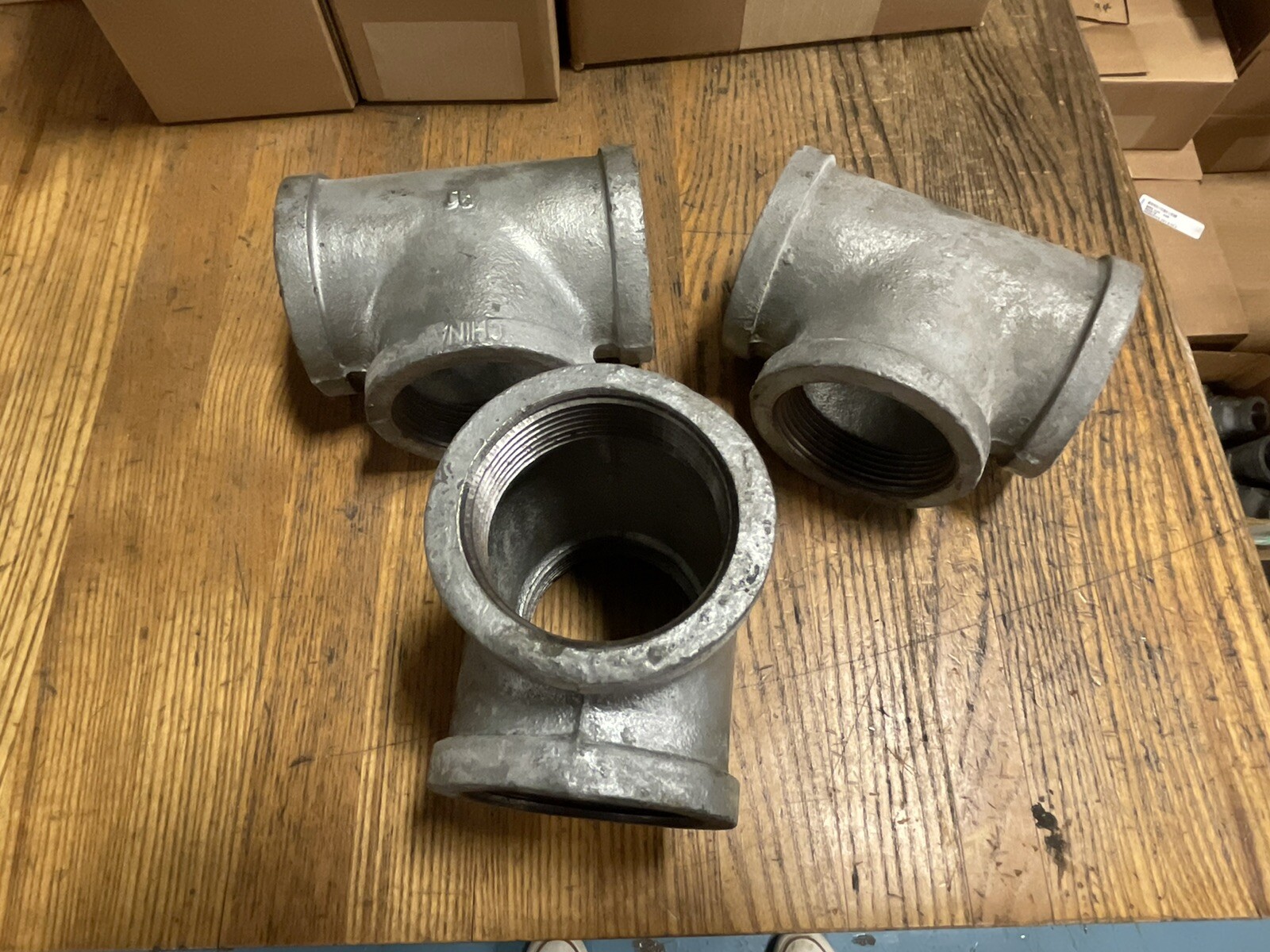 Fastenal 466791 2-1/2″ F-NPT 150 lb Galvanized Malleable Iron Pipe Tee