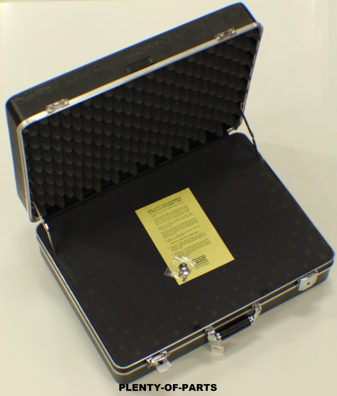 Platt 2207 Medium Duty Case 22″ x 16″ 7″ W/ Original Foam and Keys *NEW*