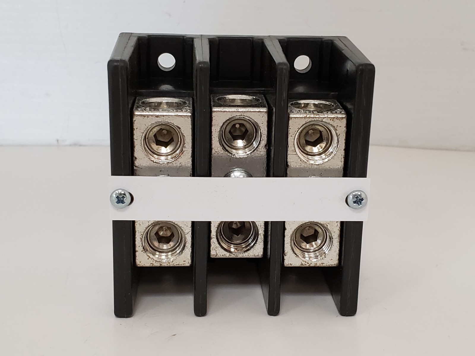 ALLEN BRADLEY 1492-PD3C111 POWER DISTRIBUTION BLOCK 3 POLE 600V 150A SER B NIB