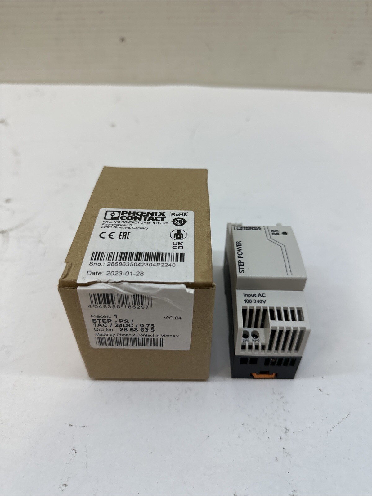NEW Phoenix Contact 2868635, STEP-PS/ 1AC/24DC/0.75, Power Supply DIN Rail Mount