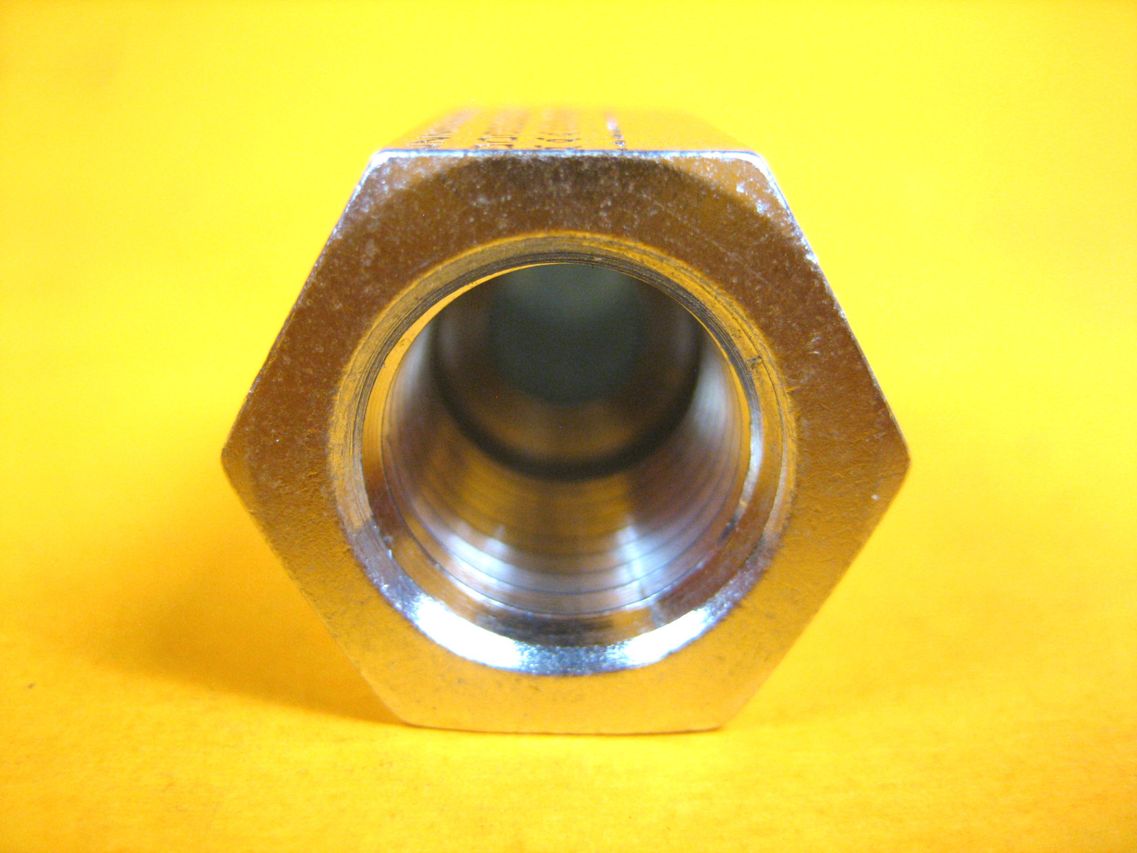Parker 1/4″ FNPT x 1/4″ MNPT Reducing Adapter, Zinc Coated