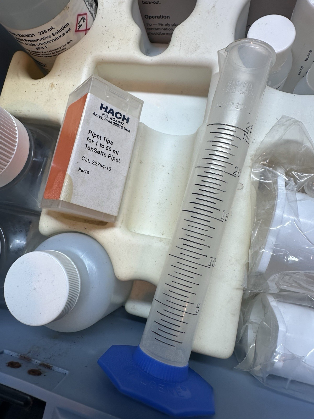 Hach 41100-48 Colorimeter DR 100 With Pipets And Water Analysis Handbook