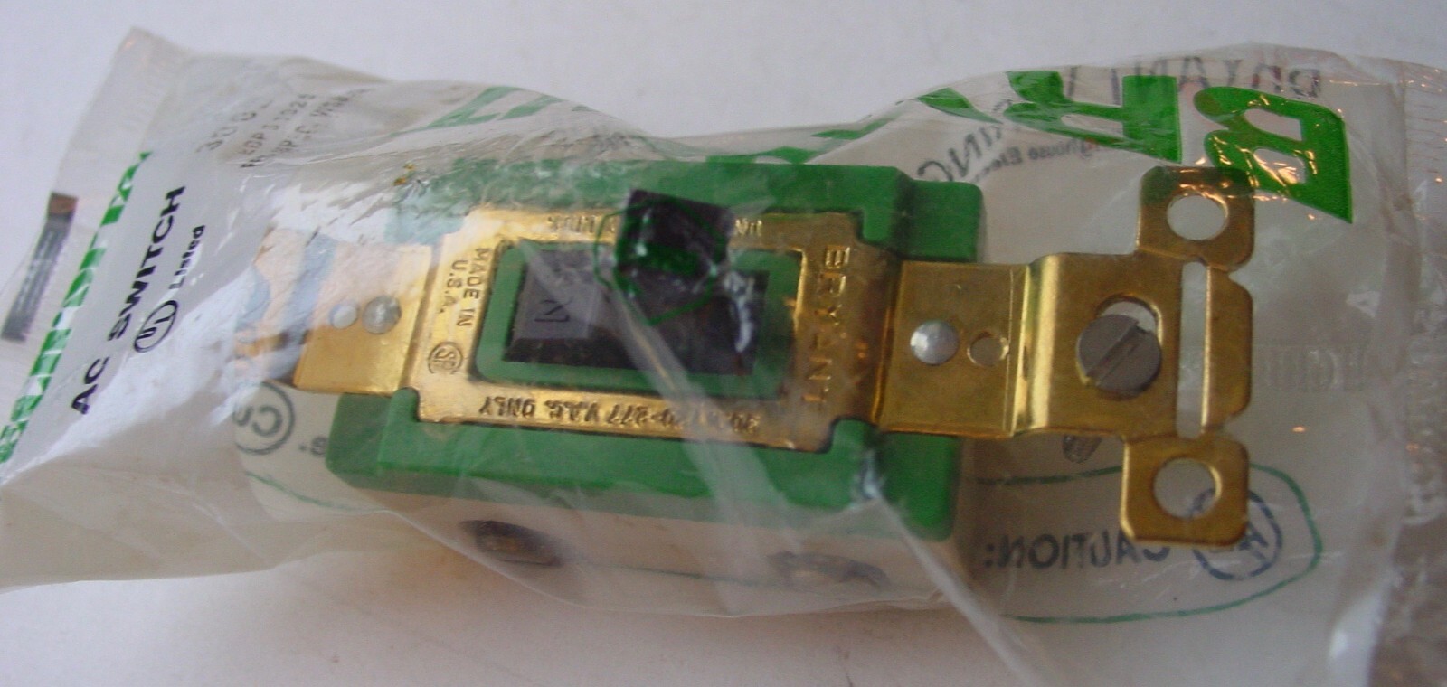 Bryant Toggle Switch Industrial Grade Green Moulded 30 Amp 120/277 USA NOS