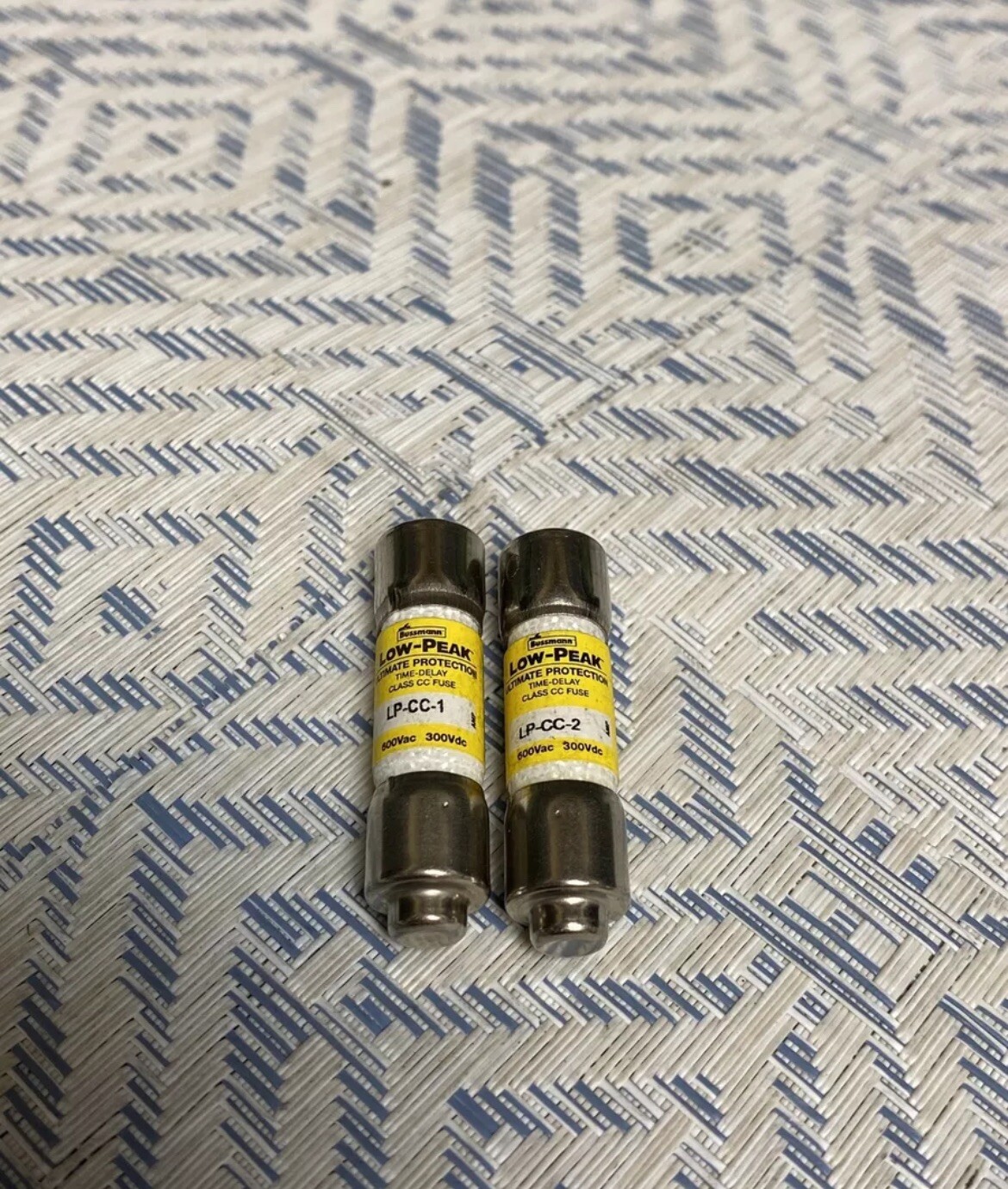 NEW (2) Eaton Bussmann Time Delay Class CC Fuse LP-CC-1 AND LP-CC-2 600Vac
