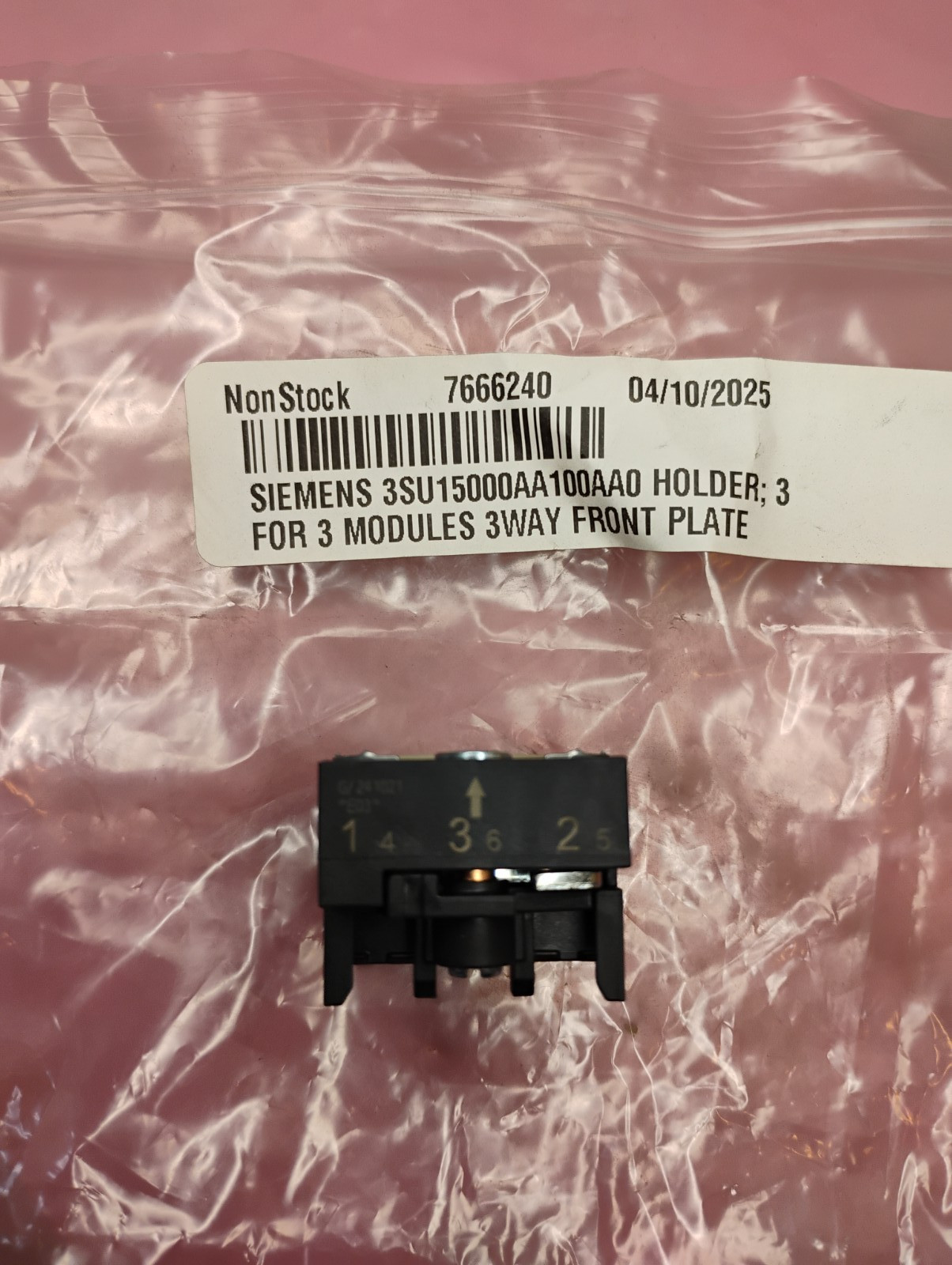SIEMENS 3SU1500-0AA10-0AA0 Pushbutton Holder, G/241021 – Fast Ship