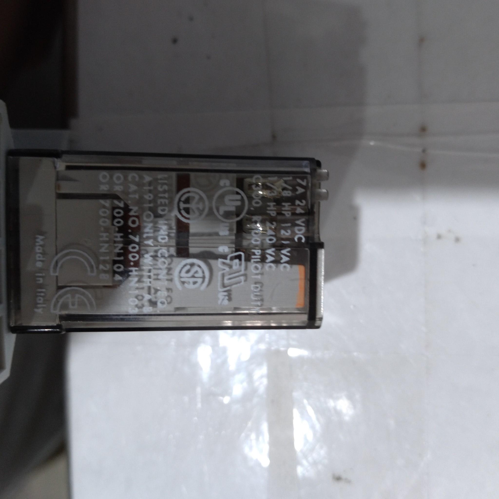 ALLEN-BRADLEY 700-HN103 7A 24VDC 1/3-1/8HP 120-240VAC ALLEN-BRADLEY 700-HN128 B