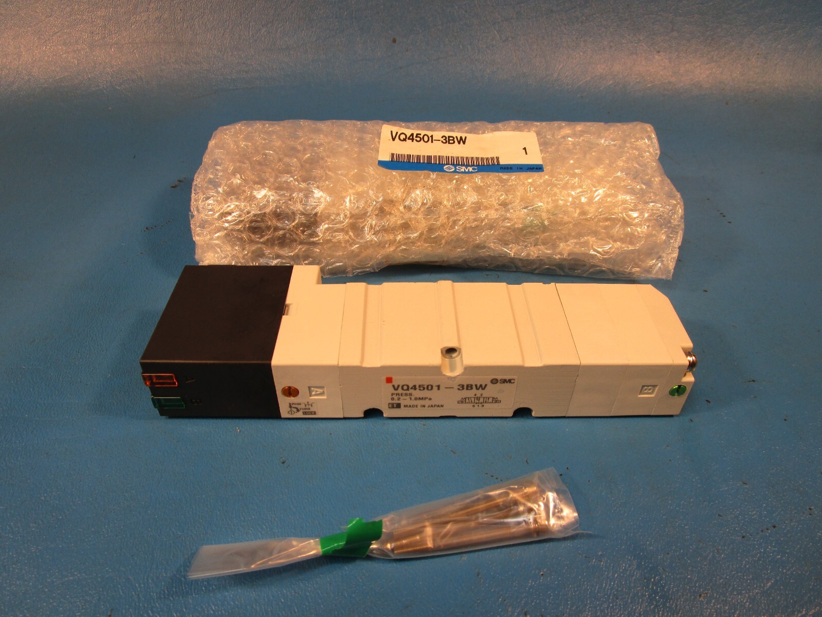 SMC VQ4501-3BW valve, 3 position, plug-in(ac), VQ4000 VALVE, SOL 4/5-PORT