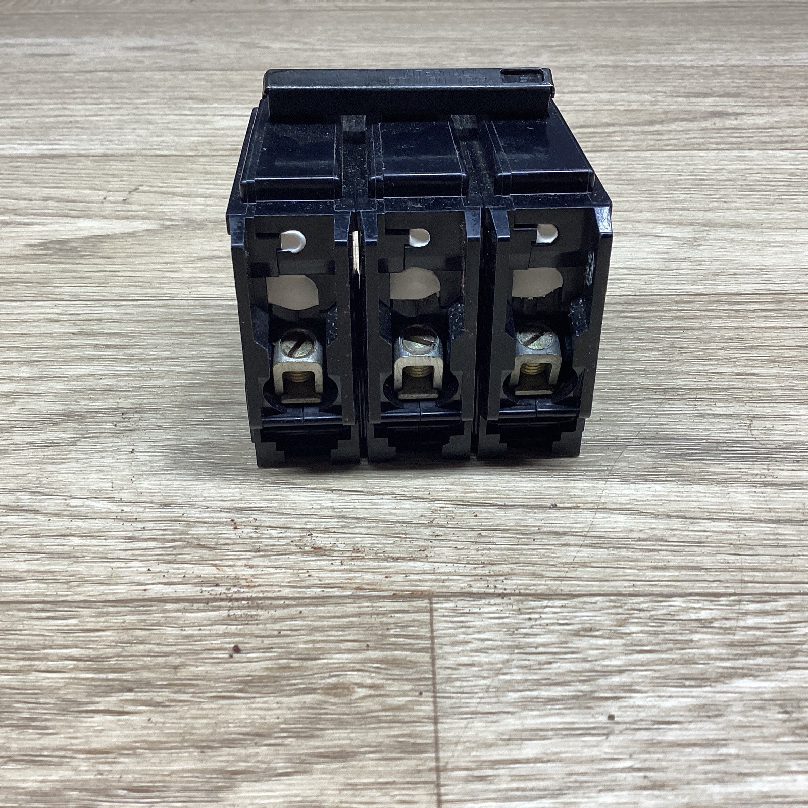 GTE SYLVANIA 11-562-10 15 AMP 3 POLE CIRCUIT BREAKER #815PT157*CO