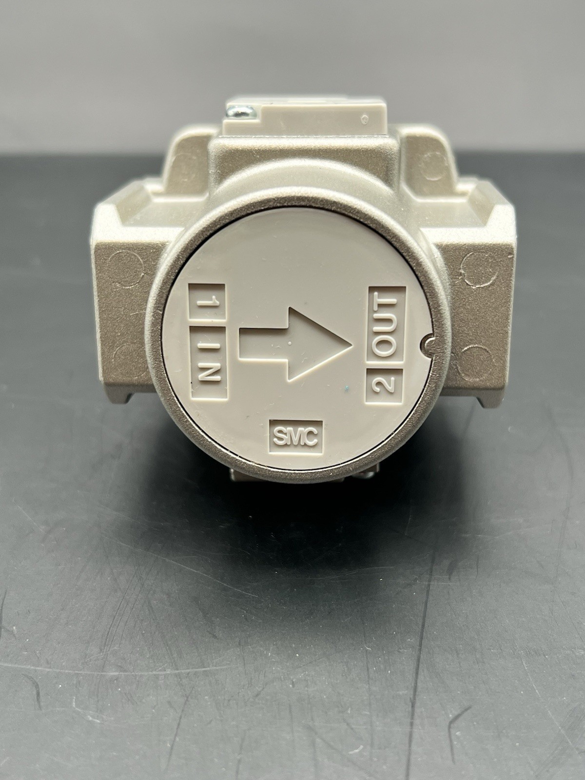 New-SMC AR40-N04-Z PNEUMATIC REGULATOR 7 VAC 125 PSI
