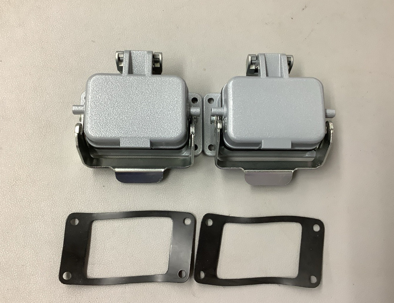 Lot of 2 Lapp Enclosures 100040C0 EPIC HB 6 Panel Mount Base (b664)