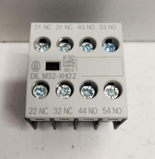 NEW NO BOX! MOELLER 4/16A 4POLE 2NO+2NC FRONT CONTACT BLOCK DIL-M32-XHI22