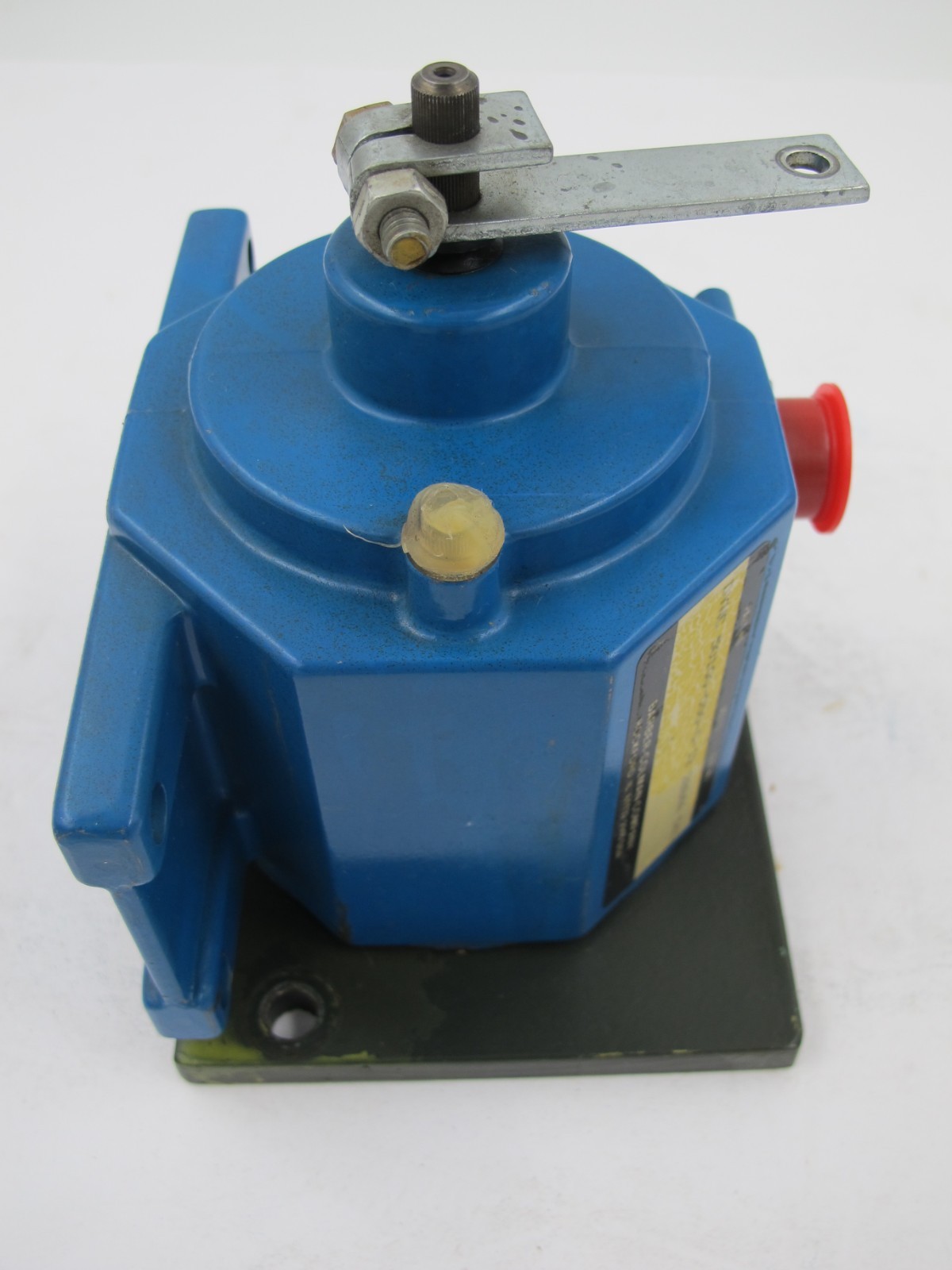 Barber Colman DYNC 50100-000-0-12 12 Volts Governor Actuator NOS UNUSED SURPLUS