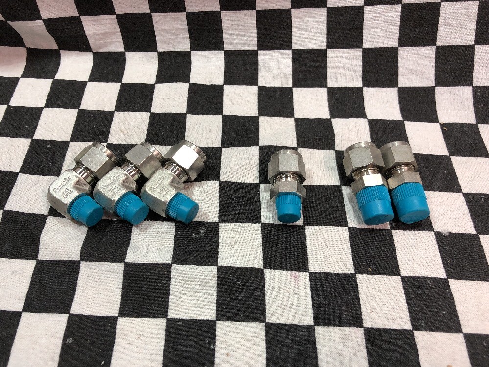 LOT OF 6 SWAGELOK MALE ELBOW CONNECTOR SS-600-2-2, SS-600-1-2, SS-600-1-4#1638D9