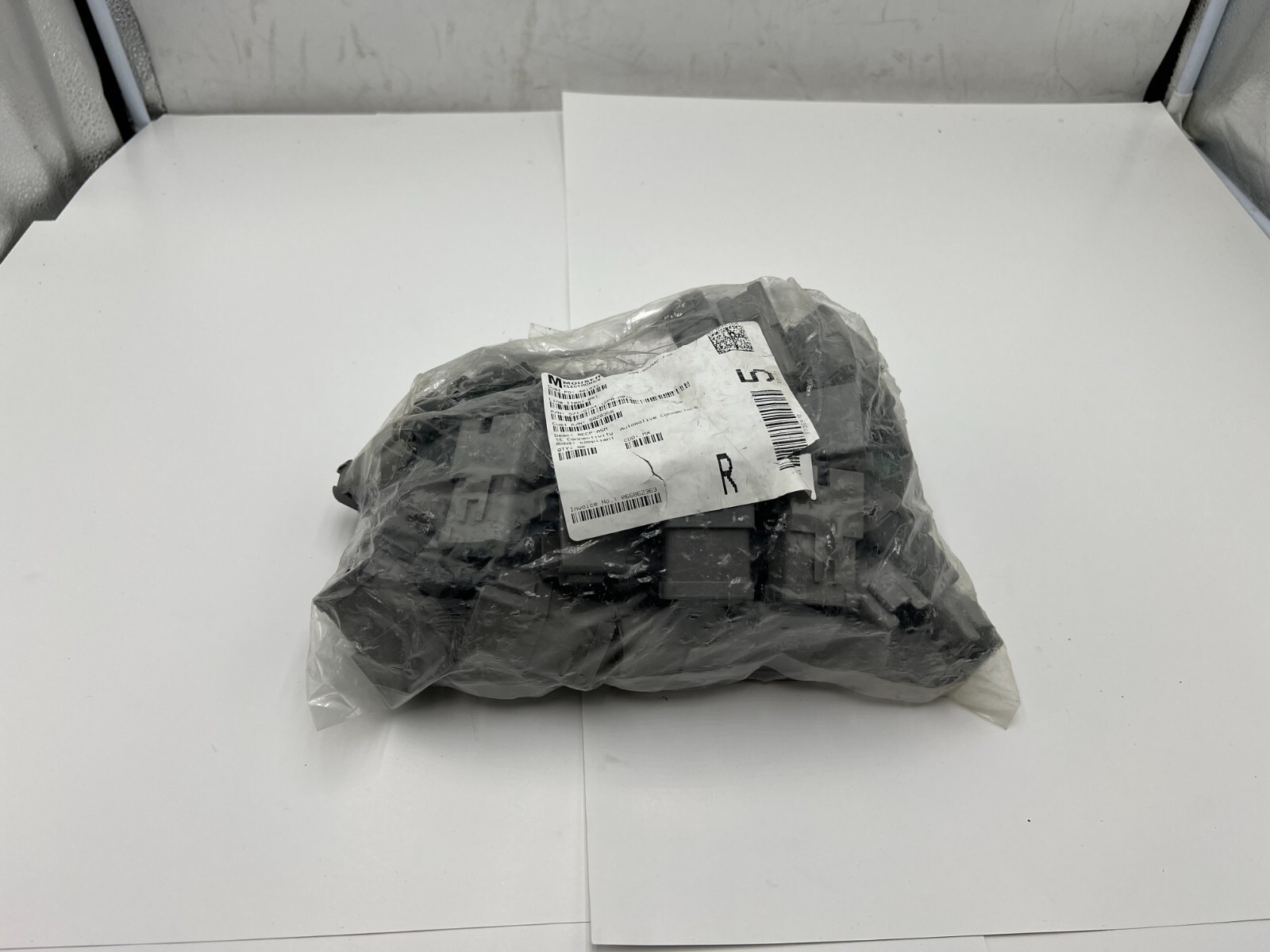 (QTY 50) TE Connectivity Deutsch Automotive 571-DT04-12PA-P075 Connector Housing