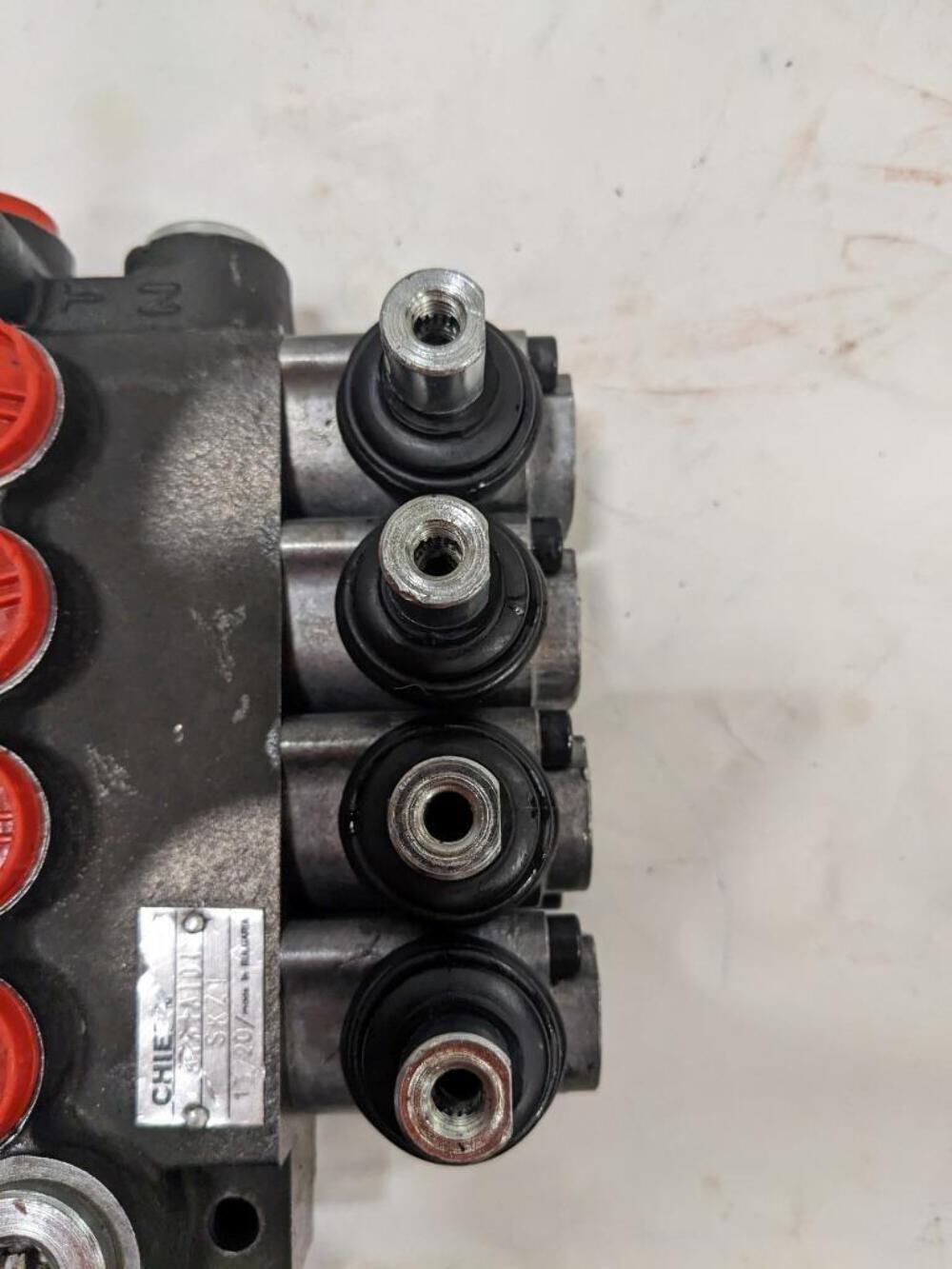 Chief 4 Way Directional Control Valve 4P40 S1Z1 A1A1A1D1 NEW BSIG1