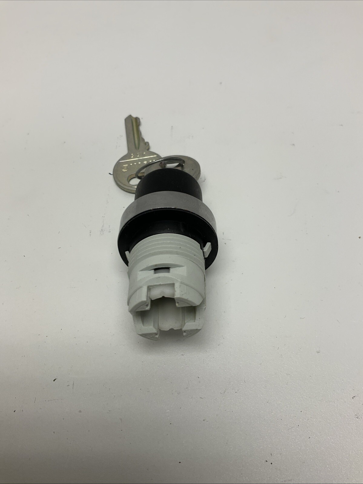 ABB M3SSK1-301 3 Position Key Selector Switch Maintained