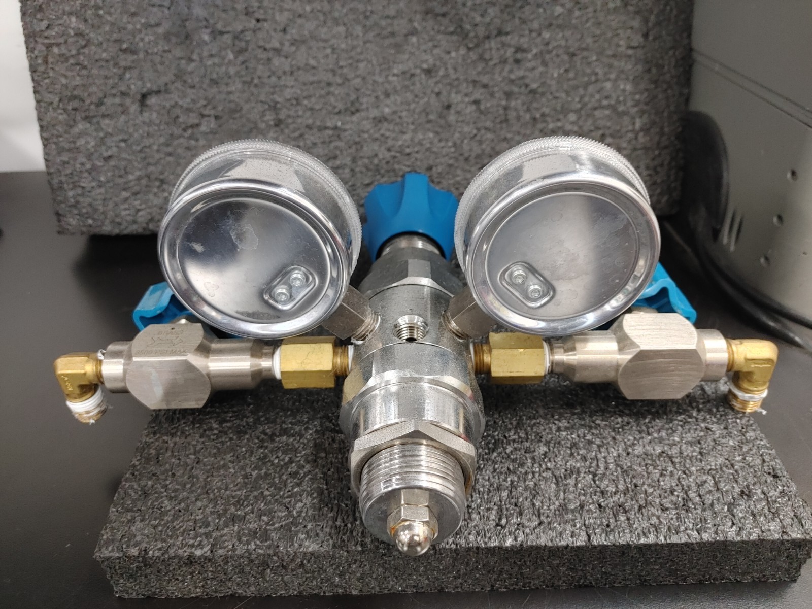 MATHESON High Purity Regulator with MATHESON Valve X2 and Pressure Gauges