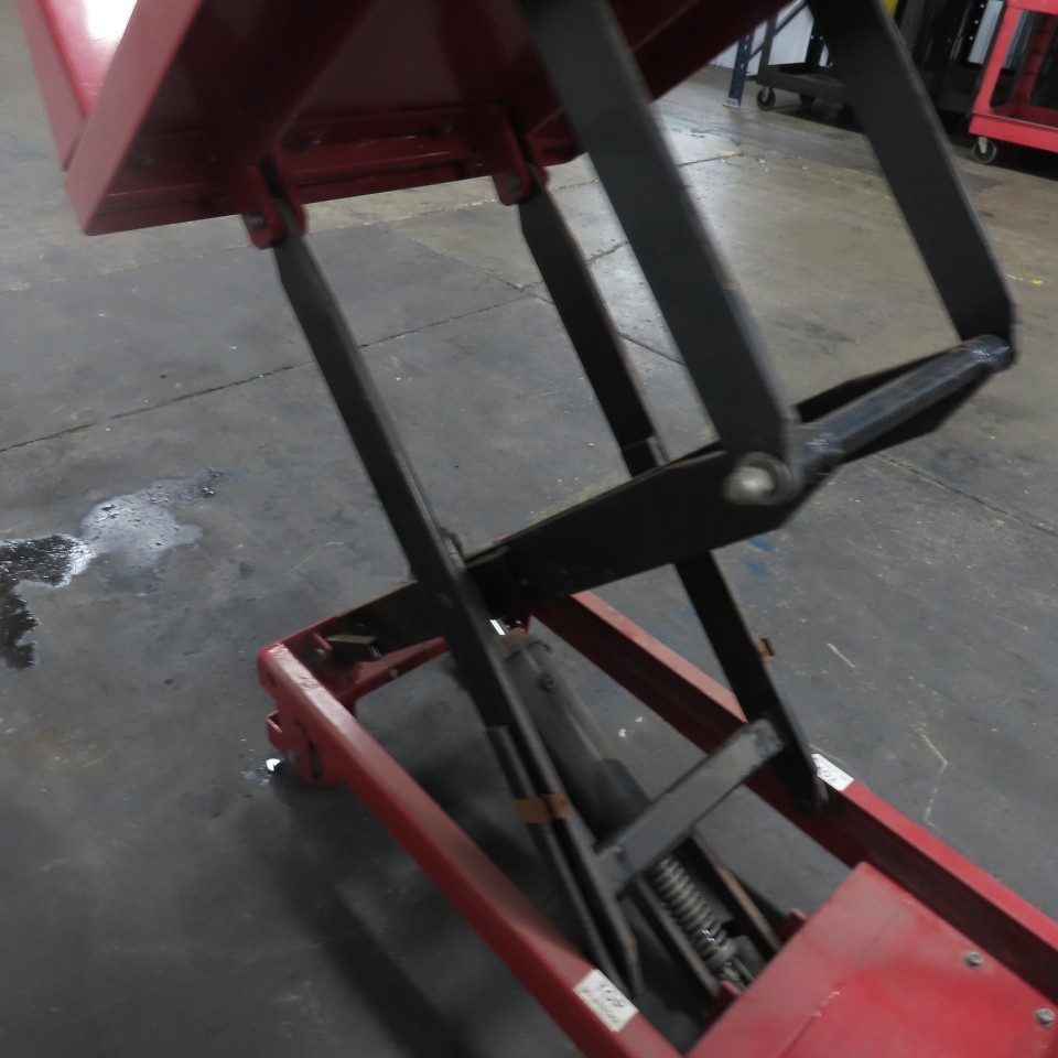 Uline 32″ x 24″ Manual Foot Pump Tilting Lift Table 660LBS Capacity
