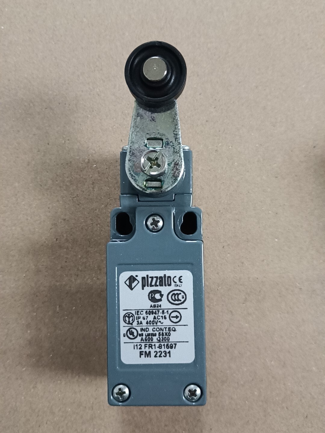 1PCS pizzato Switch FM2231 NEW