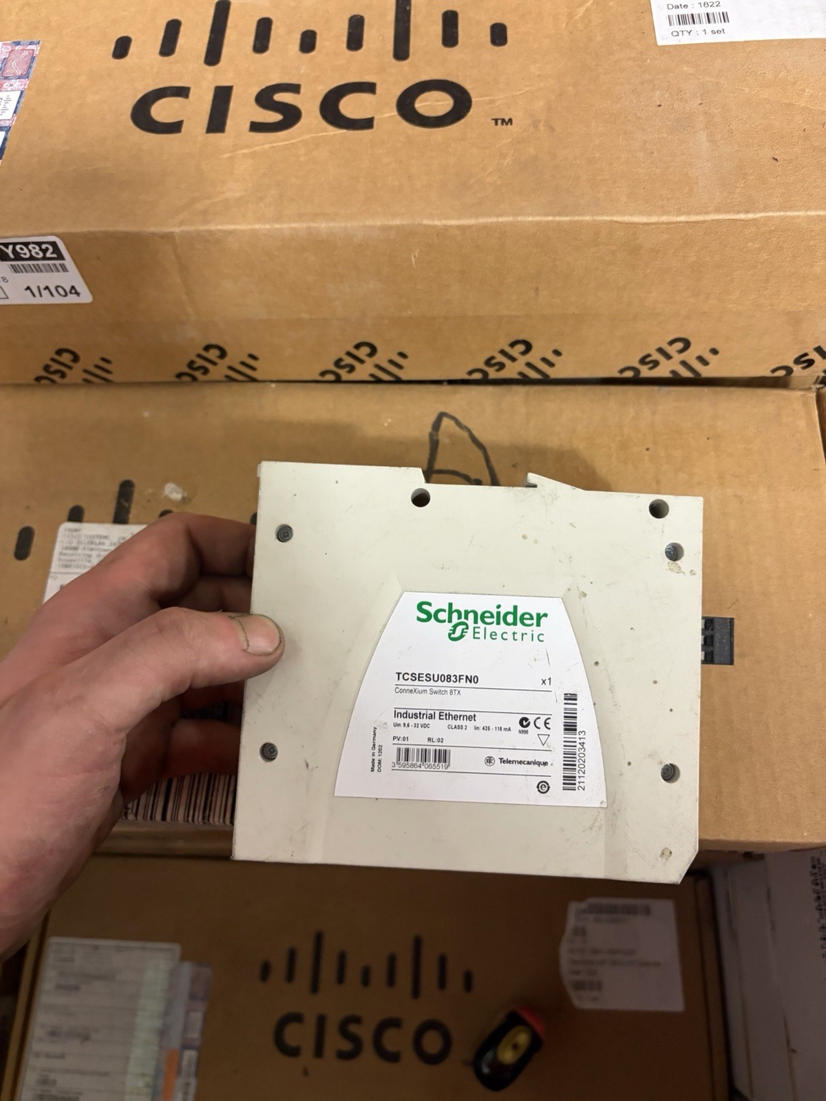 SCHNEIDER TCSESU083FN0 CONNEXIUM SWITCH 8TX MODICON USED
