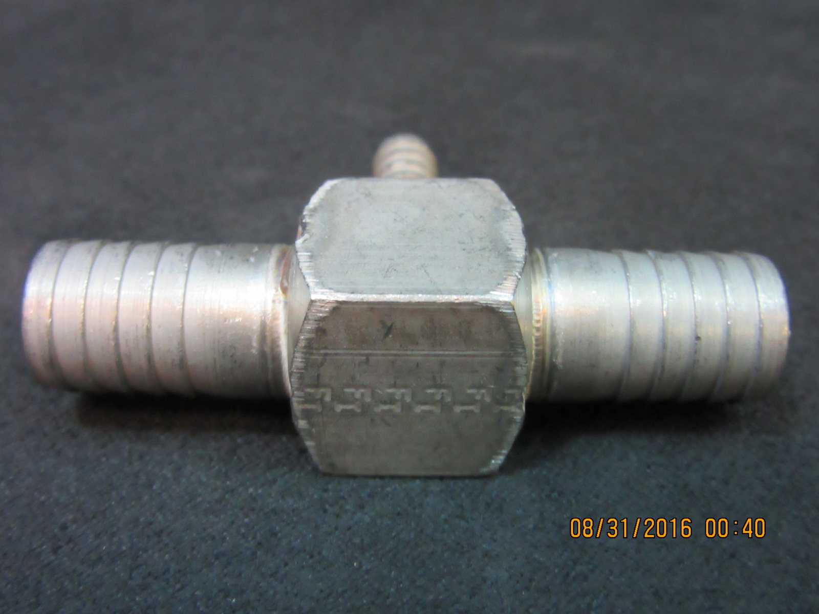 THOGUS 4HFN8 Barbed Reducing Tee