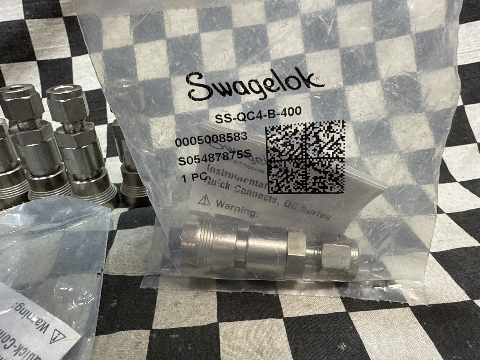 SWAGELOK SS-QC4-B-400, SSQC4B400, Quick Connect 1/4″, LOT OF 14 #1472S4