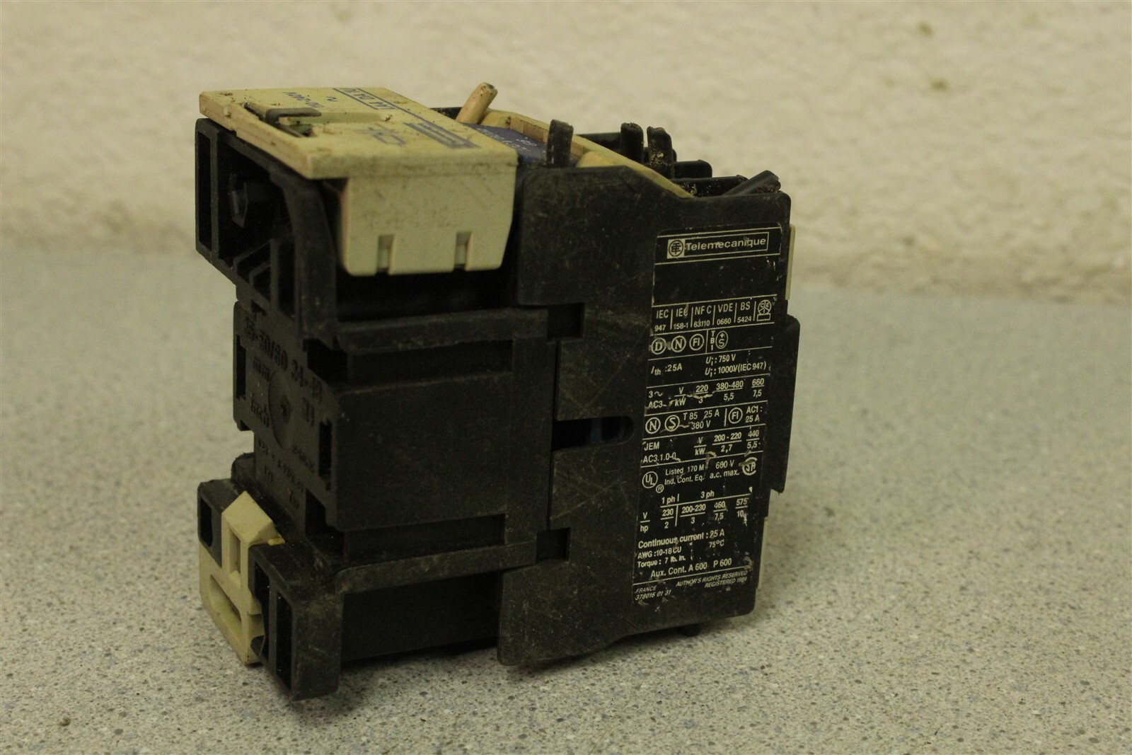Telemacanique LA4 DA 1U 110-220V *FREE SHIPPING*