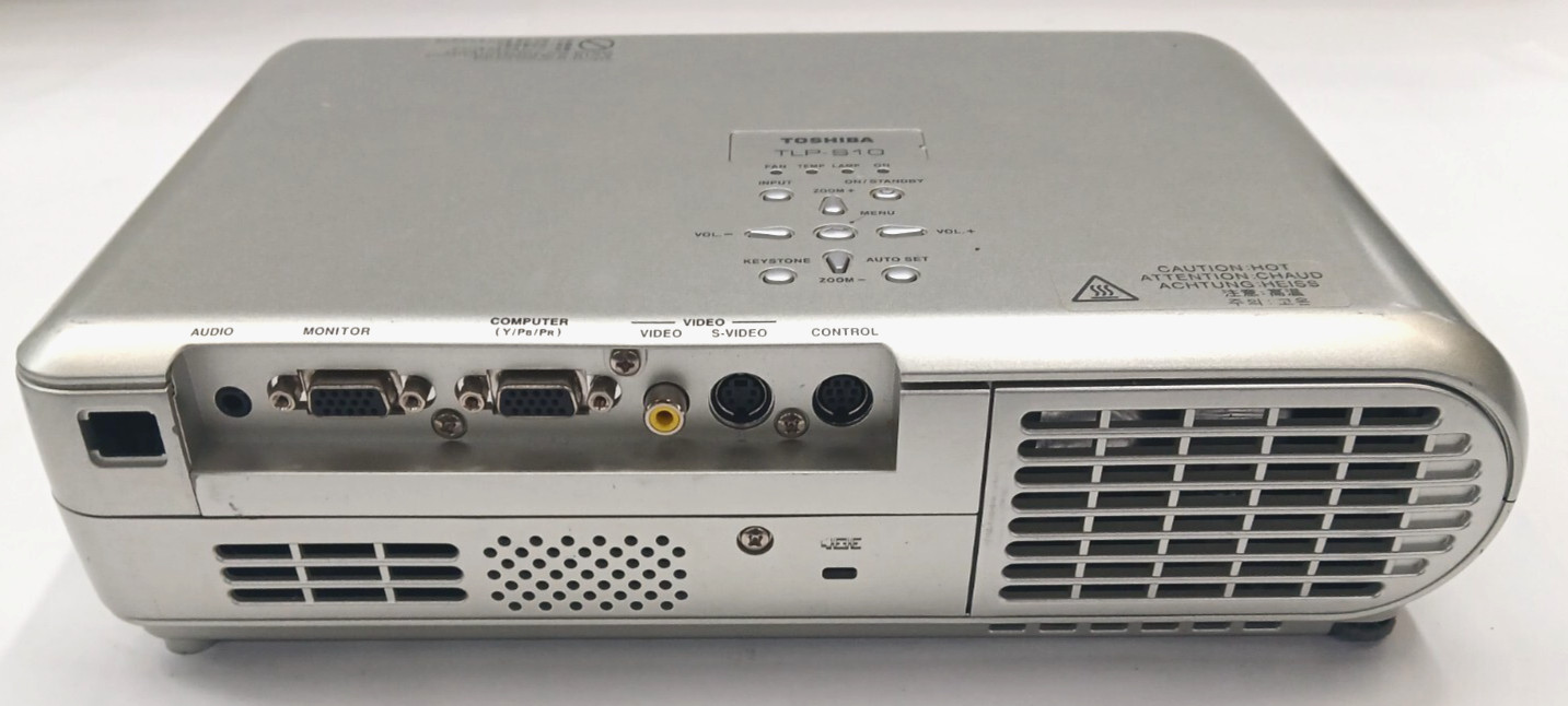 TOSHIBIA TLP-S10 PROJECTOR RESOLUTION 800 X 600 LUMENS 1200 CONTRAST 400:1