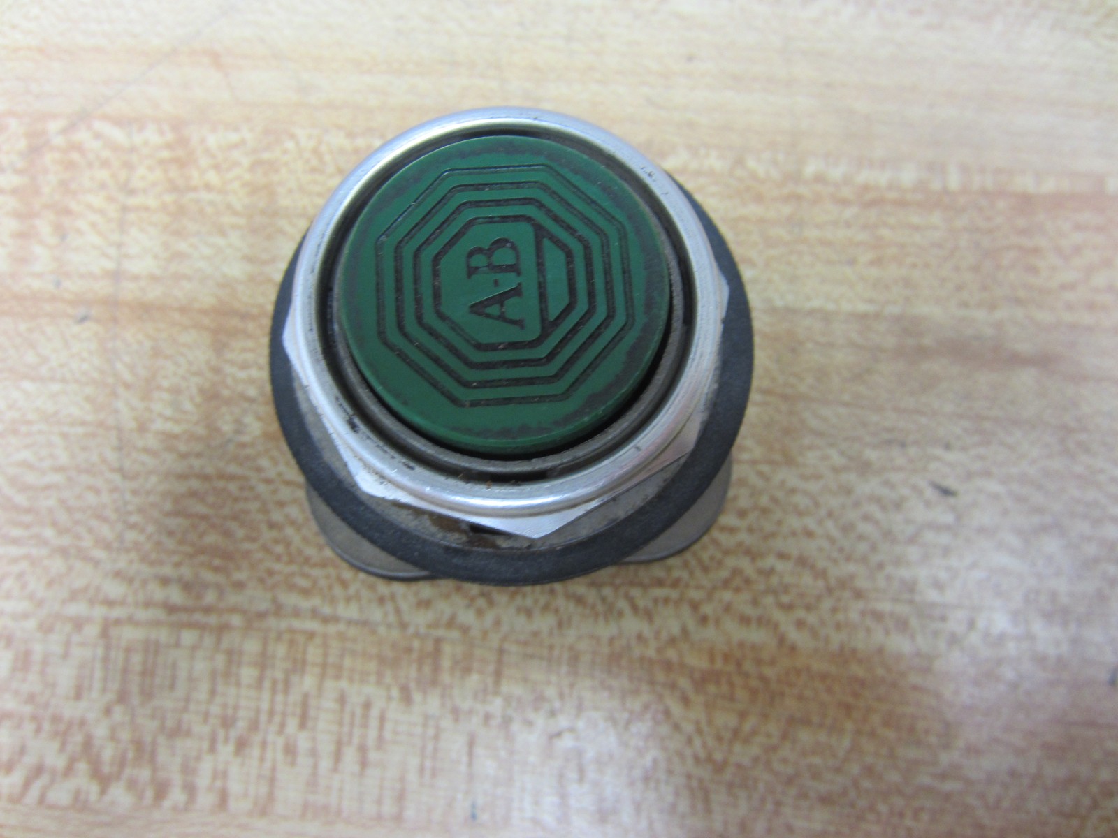Allen Bradley 800T-A1 Push Button Series N Green