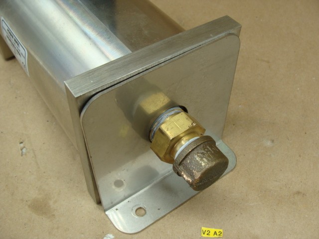 DWYER GFM-2145-24VDC MASS FLOW METER SERIES GFM 500PSI MAX 0-1000 L/MIN 12-26VDC