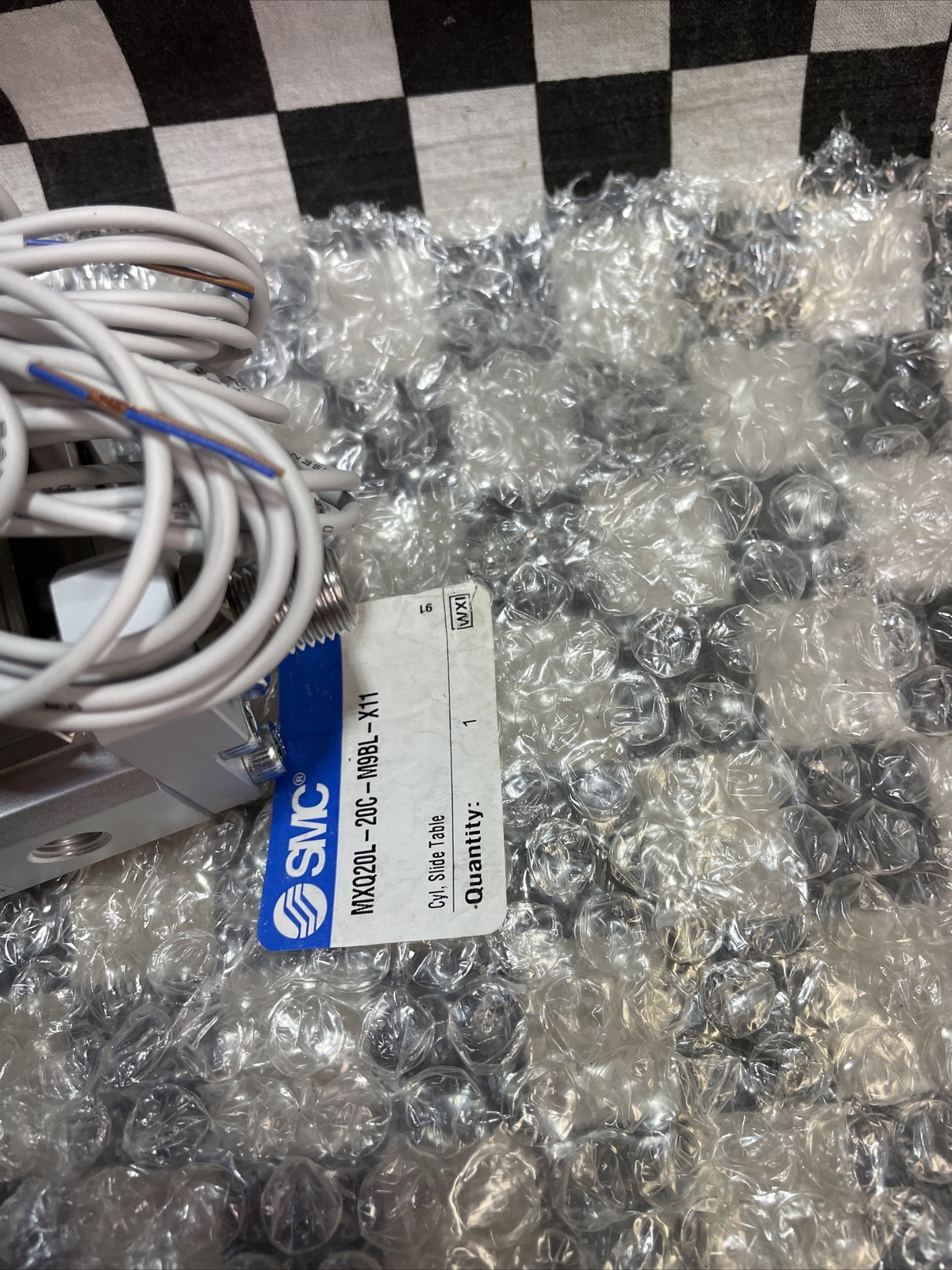 SMC MXQ20L-20C-M9BL-X11, MXQ20L20CM9BLX11, GUIDED CYLINDER, SHIPSAMEDAY#1625Q11