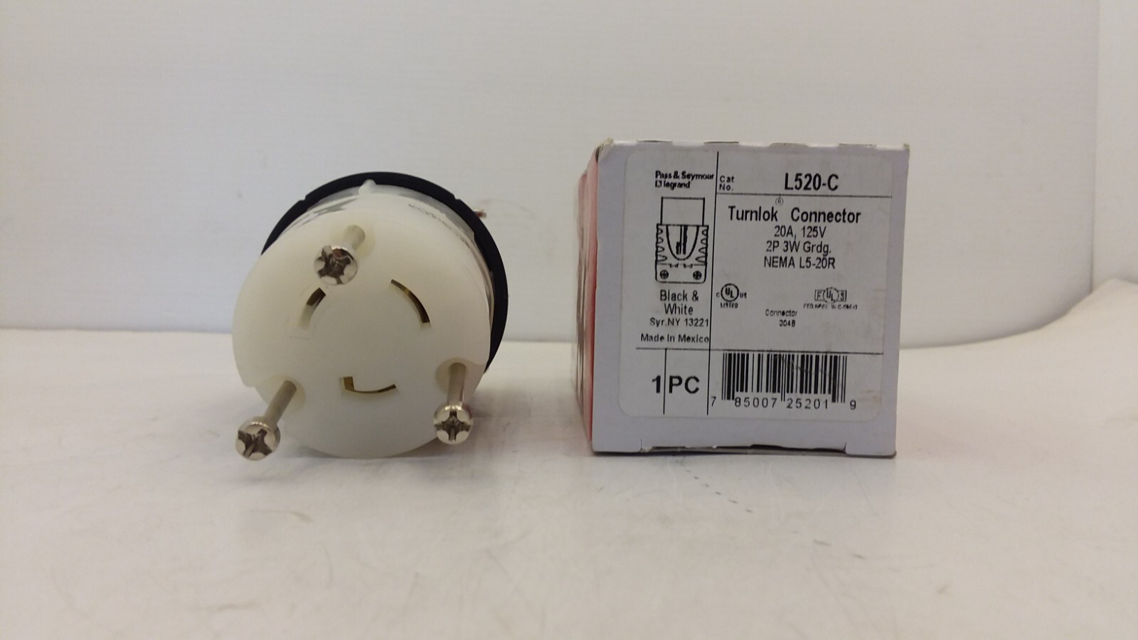 LEGRAND L520-C CONNECTOR 20AMP 125V 3 WIRE TURNLOK NEMA L520 NIB