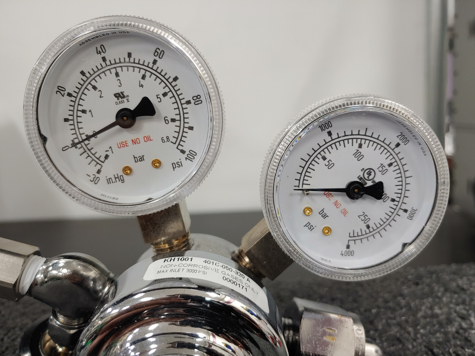 HARRIS SPECIALTY GAS KH1001 401C-050-320 Single Stage Regulator