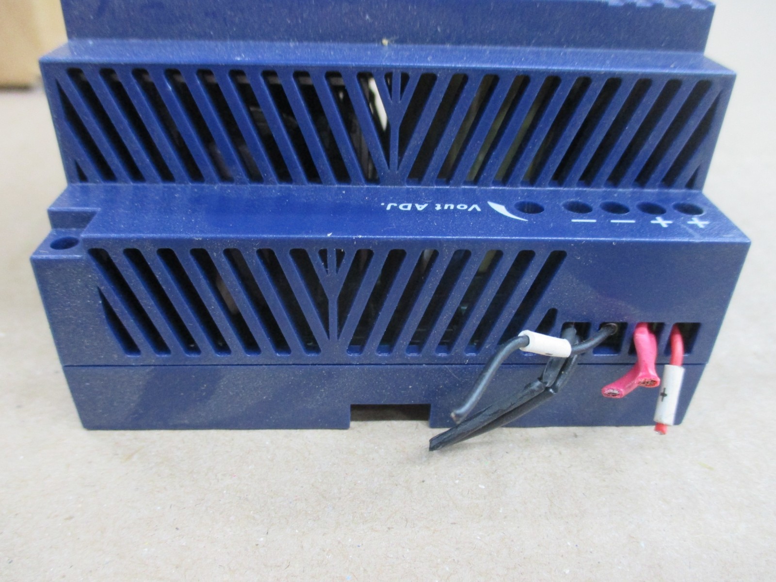DSP 100-24 TDK-LAMBDA POWER SUPPLY INPUT 100 – 240 VAC OUTPUT 24VDC 100W USED