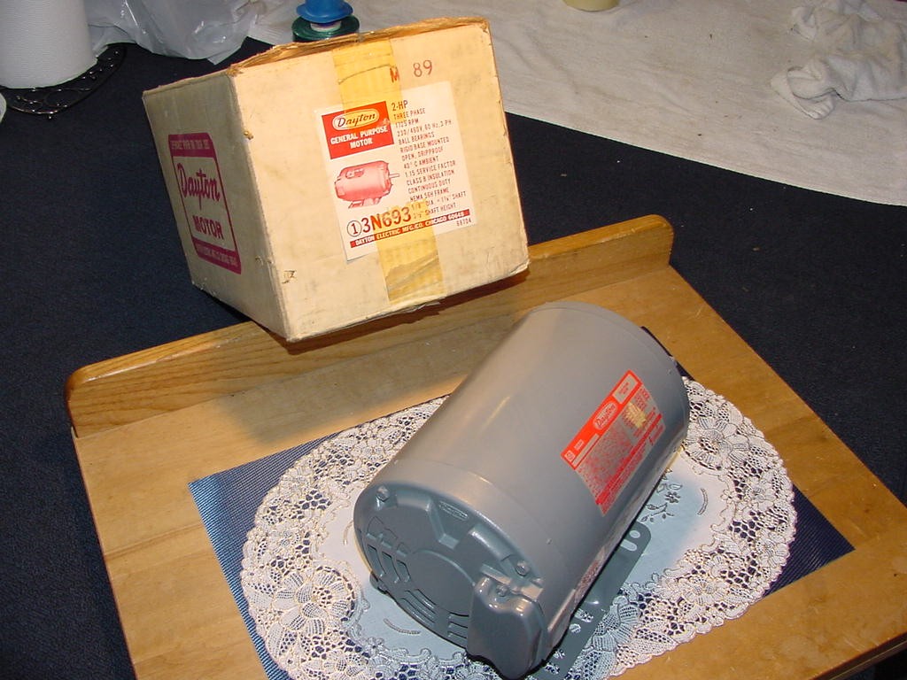 Dayton 3N693, AC Motor, 2HP, 230/460V, 1725RPM, 3 Phase, 60Hz, 58H Frame, NEW