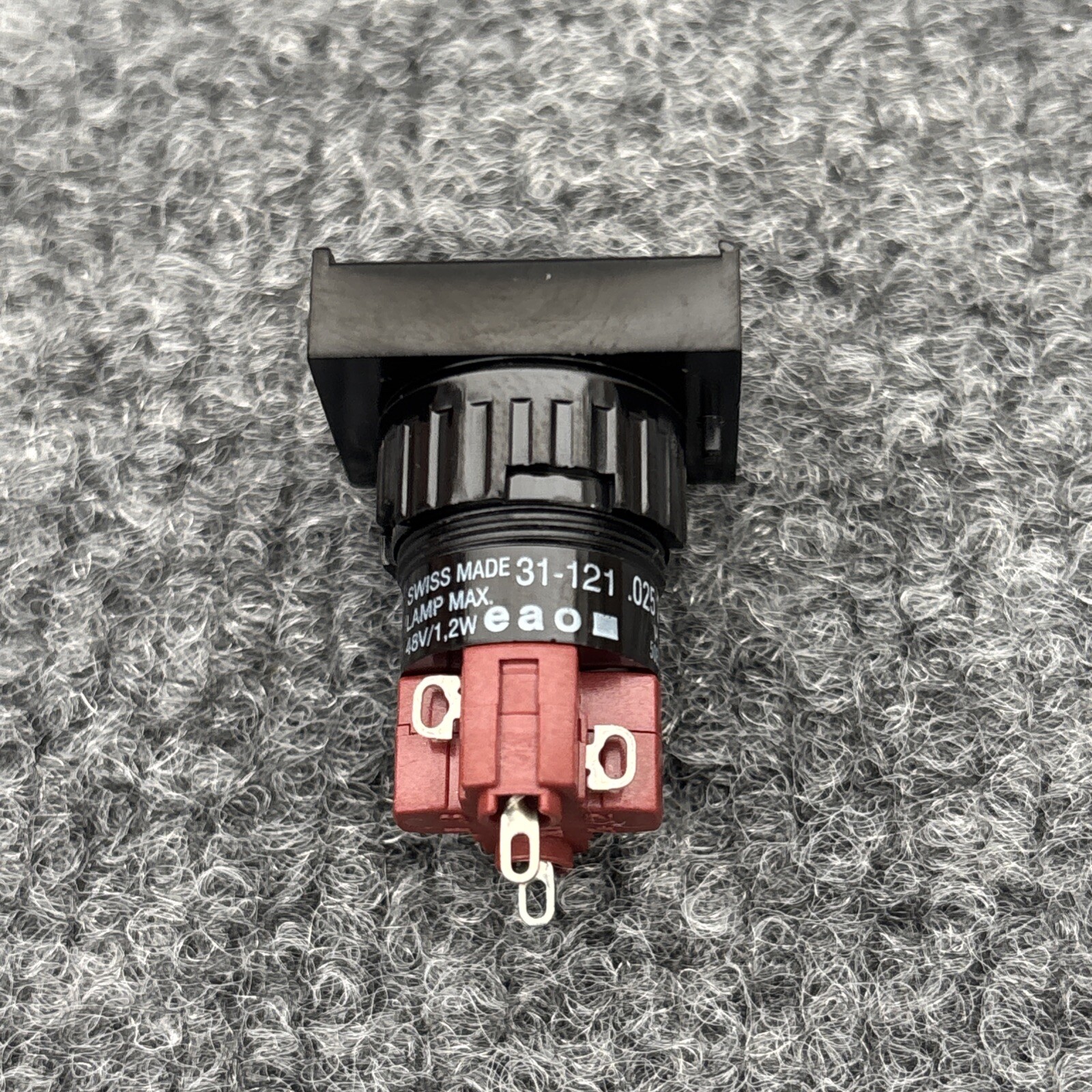 EAO 31-121.0252 Push button switch New Other