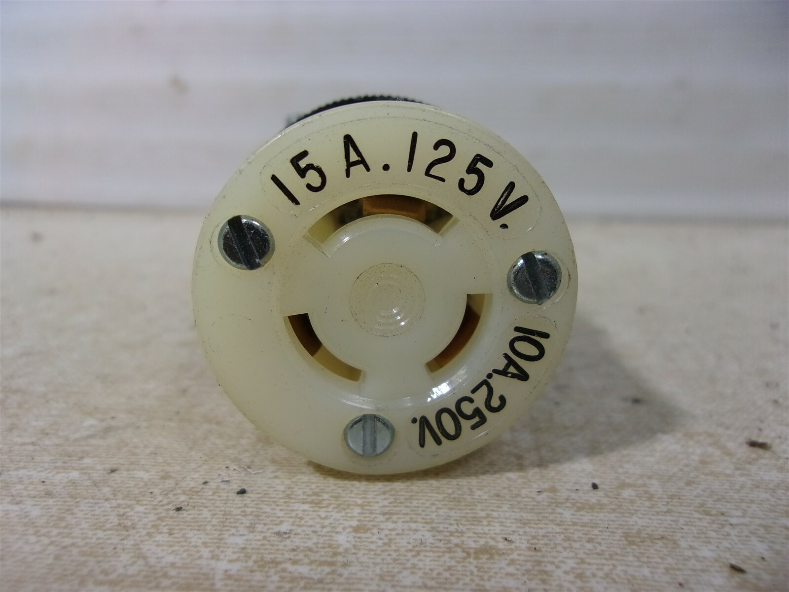 NEW Hubbell Twist Lock 15A 125V 10A 250V Connector *FREE SHIPPING*