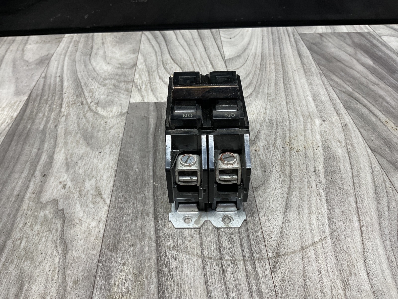 GENERAL ELECTRIC GE TQC2115 CIRCUIT BREAKER 15A 2-POLE 120/240V 15 AMP #03D19PR5