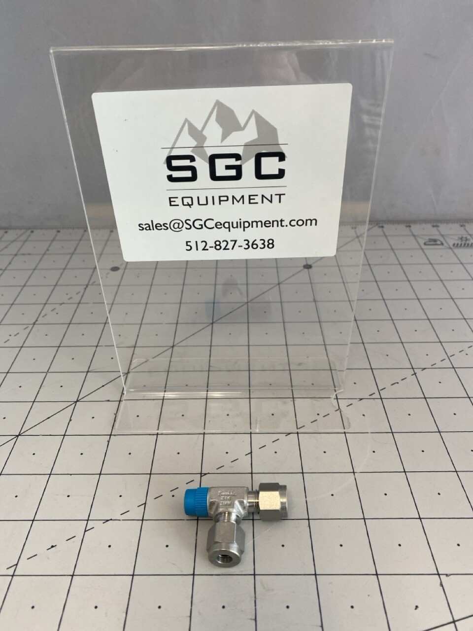 Swagelok Tube Fitting, Male Run Tee PN: SS-200-3-4TMT