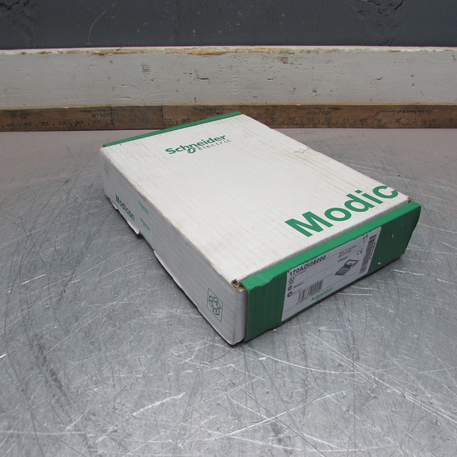 NEW! SCHNEIDER 170ADI35000 , 32pt DIGITAL INPUT , 24VDC, SEALED! MAKE OFFER!
