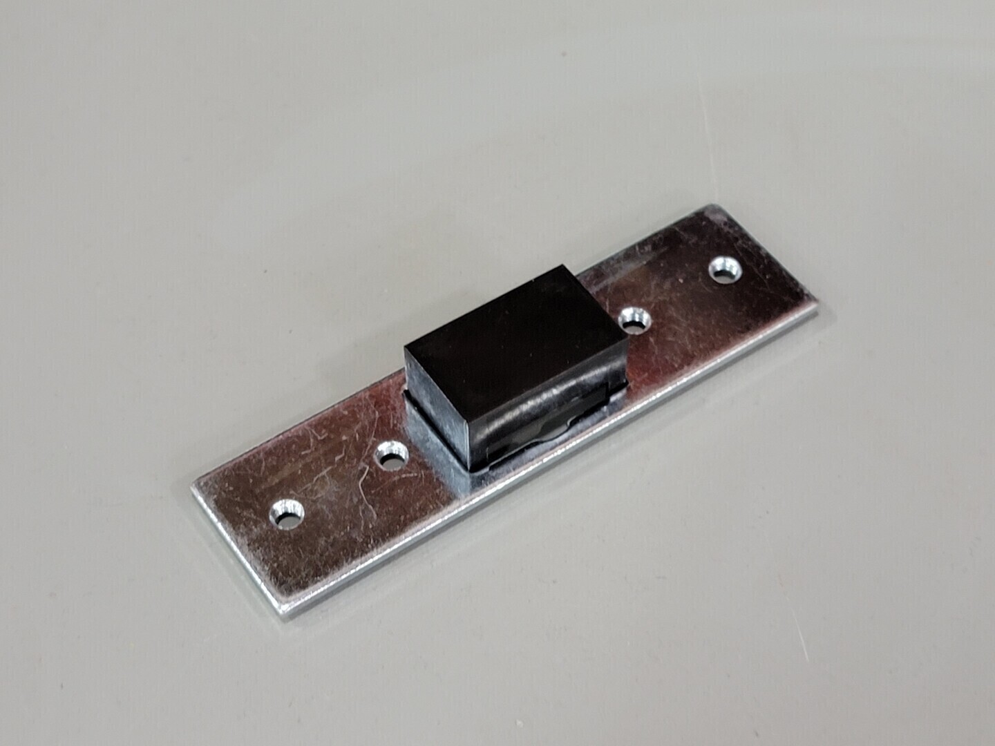 SURPLUS NEW ADAMS RITE 4902-01-630 Stainless Steel Deadlatch Strike – Unknown