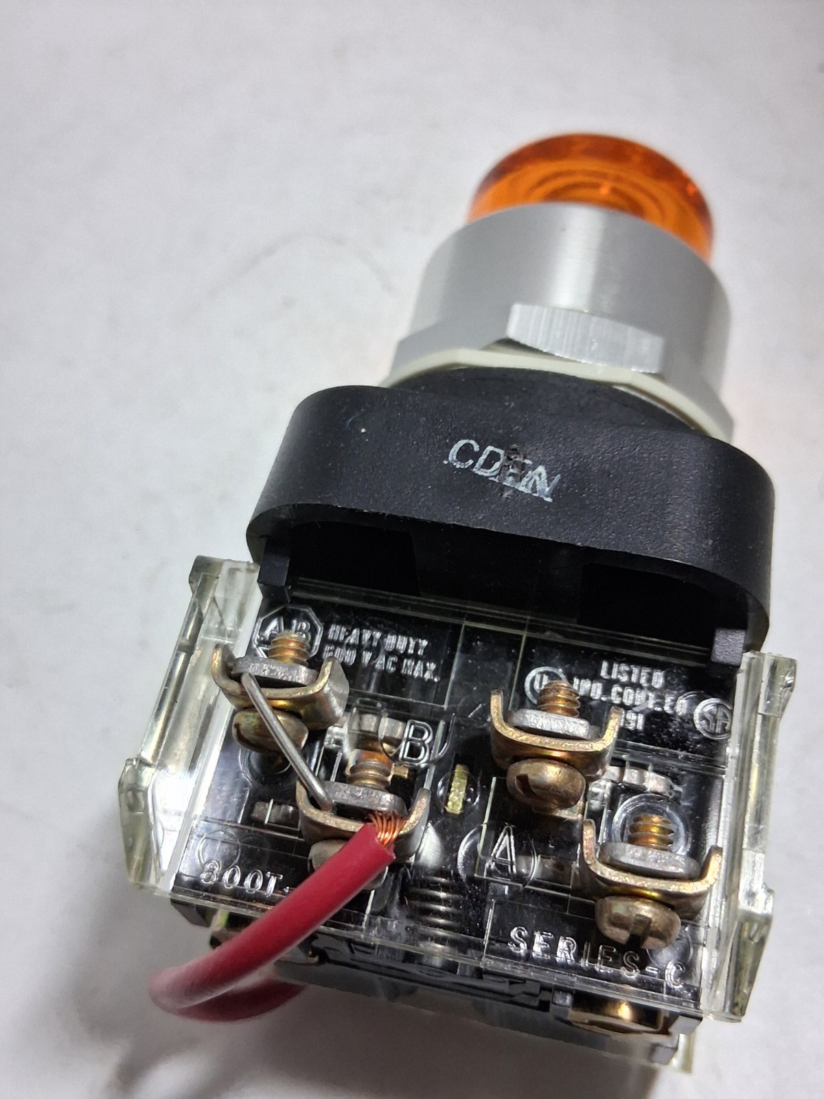 ALLEN BRADLEY 800T-QT10A PUSH TO TEST AMBER 120V FULL VOLTAGE SERIES N NNB