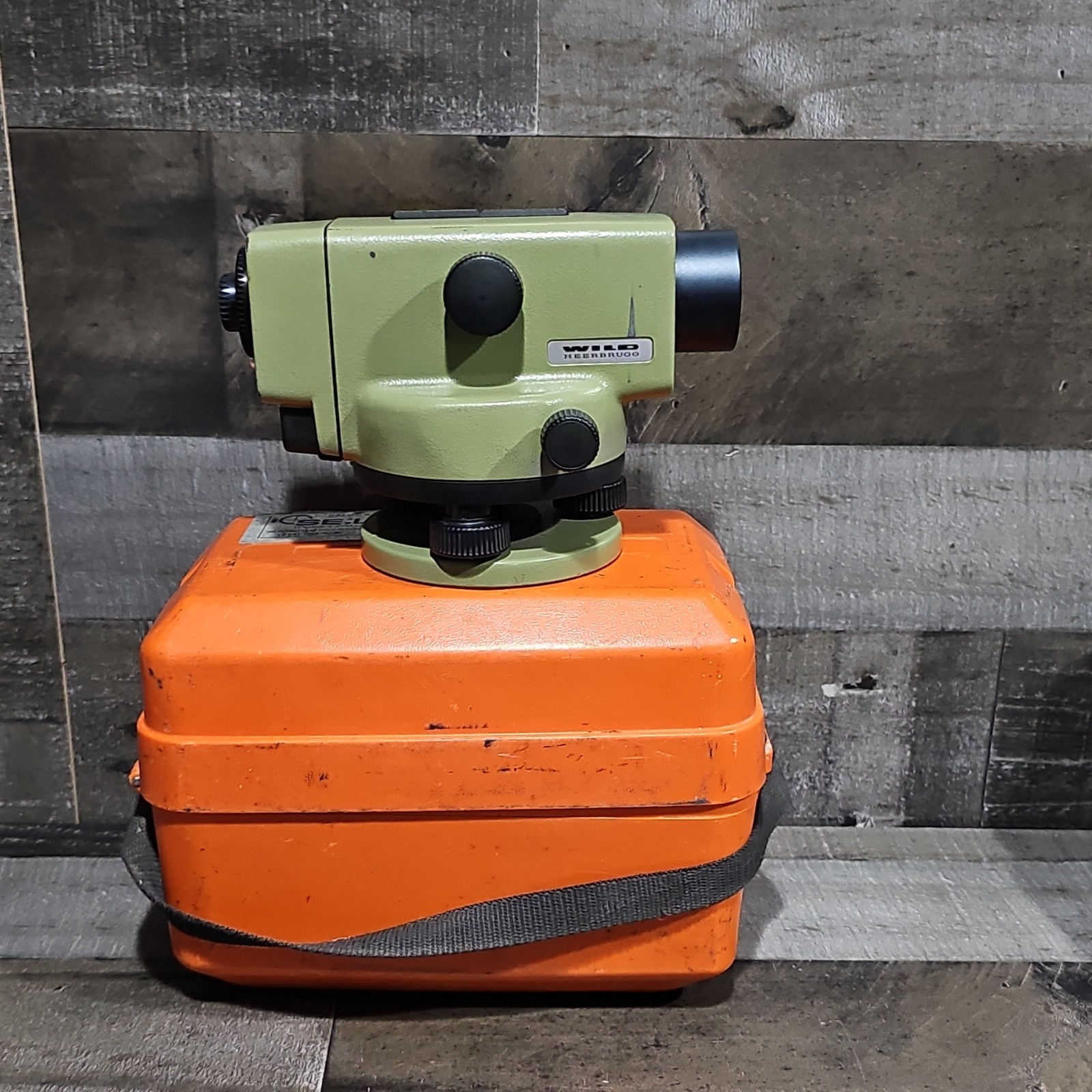 Wild Heerbrugg NA1 automatic level in working condition.