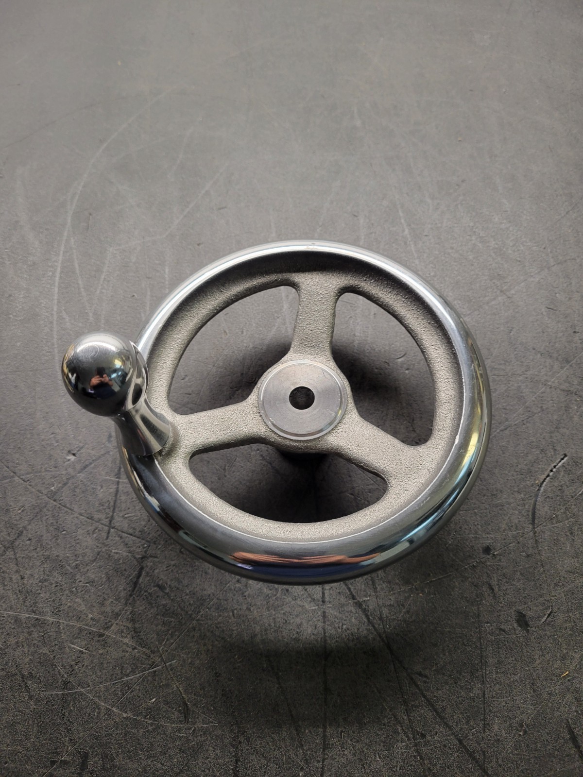 7″ 3 Spoke Handwheel w/ Handle.